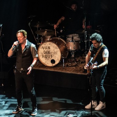 review: Van Dik Hout - 24/03 - Metropool Van Dik Hout
