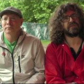 Video: Muziek gaat voor vriendschap in Dinosaur Jr.