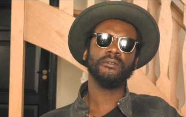 Video: Gary Clark Jr. trekt zich van niemand iets aan