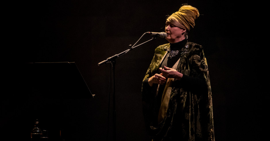 Festivalinfo review: Lisa Gerrard - 11/02 - TivoliVredenburg