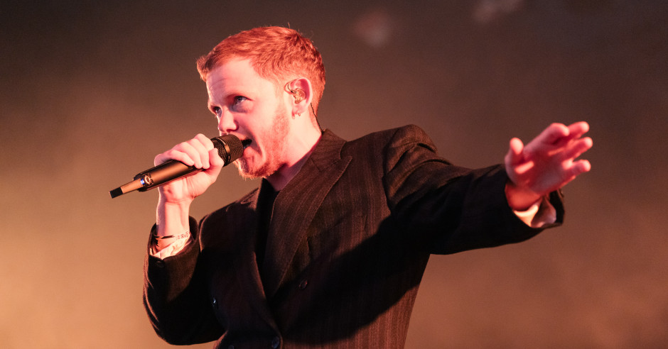 Kae Tempest kondigt nieuwe tour door Europa en Engeland aan met twee openluchtshows in Nederland