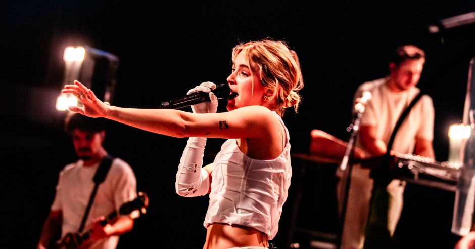 Festivalinfo review: Pommelien Thijs - 15/03 - TivoliVredenburg