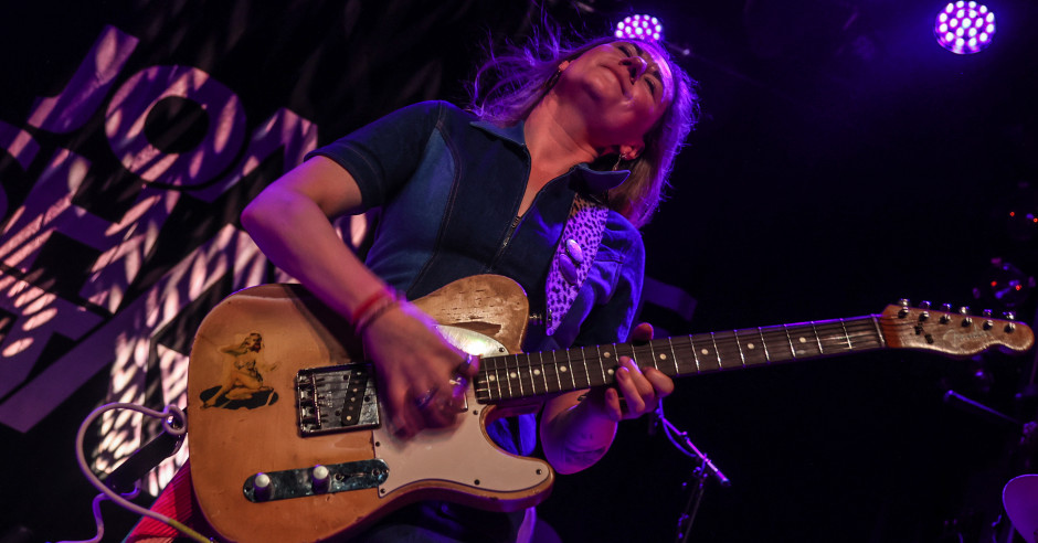 Bekijk de Joanne Shaw Taylor - 30/09 - Luxor Live foto's