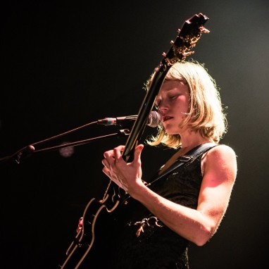 review: Alice Phoebe Lou - 13/11 - TivoliVredenburg Alice Phoebe Lou