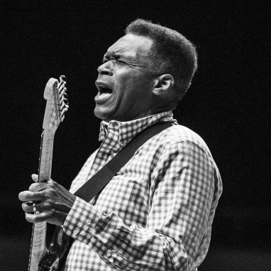 review: Robert Cray - 26/09 - TivoliVredenburg Robert Cray