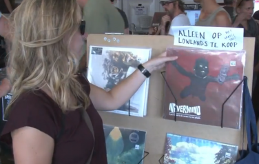 Video: Nirvana coveralbum best verkocht op Lowlands