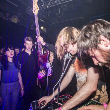 review: A Place to Bury Strangers - 06/04 - Effenaar A Place to Bury Strangers