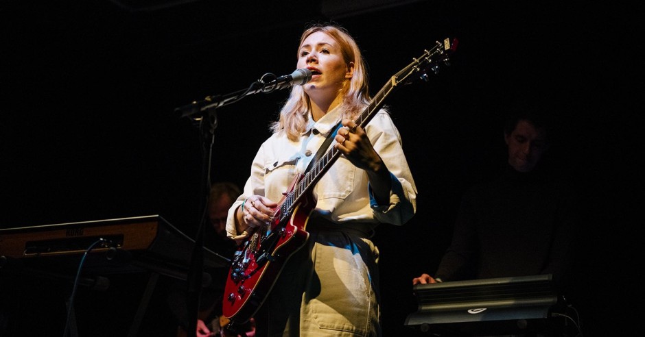 Robin Kester met Amber Arcades op tour | Nieuws op Podiuminfo