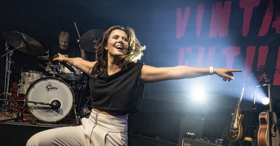 Festivalinfo review: Mell & Vintage Future - 01/10 - Paard