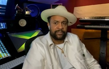 Video: Shaggy wil grenzen verleggen met nieuw kerst-album