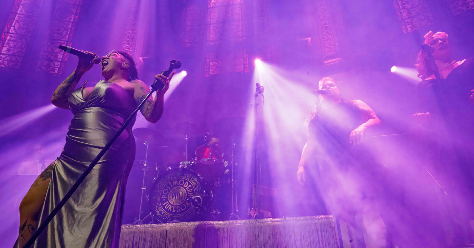 Bekijk de Scott Bradlee's Postmodern Jukebox - 19/05 - Paradiso foto's