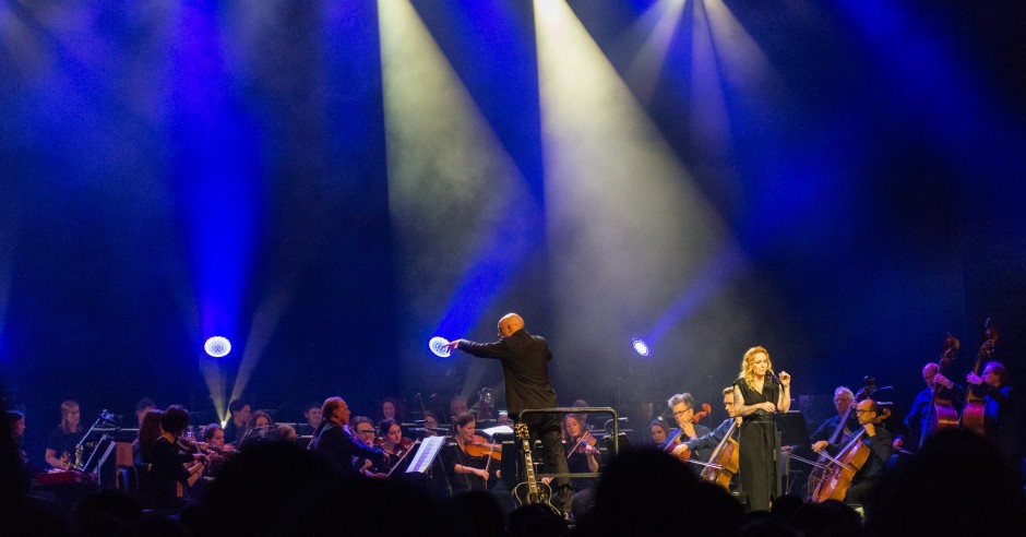 Bekijk de Anneke van Giersbergen & Residentie Orkest - 18/05 - 013 foto's