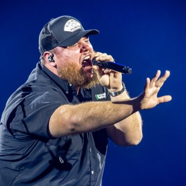 review: Luke Combs - 07/10 - AFAS Live Luke Combs