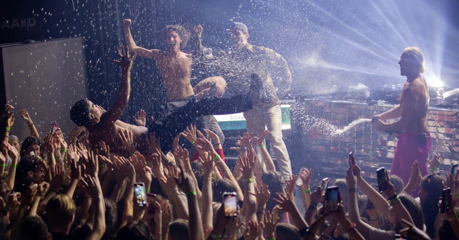 Festivalinfo review: Flaire – 04/05 - Paard
