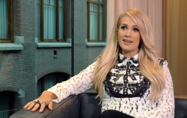 Video: Carrie Underwood verwerkt moeilijke periode op 'Cry Pretty'