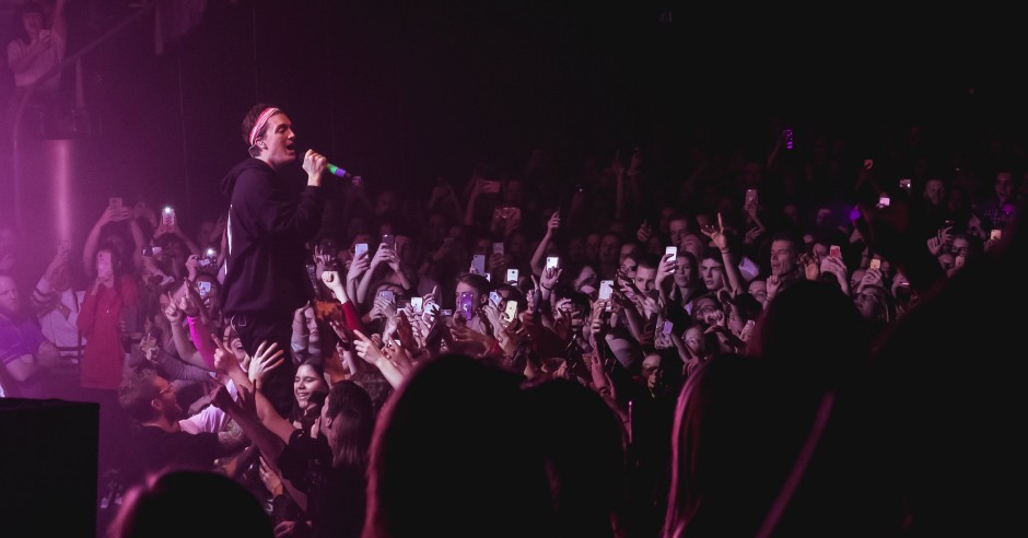Bekijk de LANY - 14/02 - TivoliVredenburg foto's