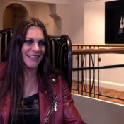 Video: Floor Jansen wil af van 'taboe rondom metal'