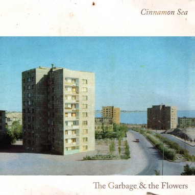 Review Garbage & Flowers