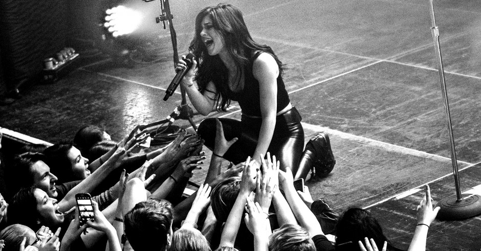 Bekijk de Against The Current - 04/03 - Melkweg foto's