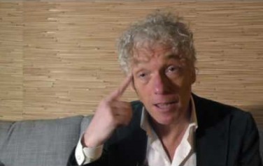 Video: Ronnie Flex beïnvloed door Spinvis