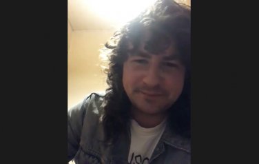 Video: Tweede album Amyl and the Sniffers moet minder uitputtend en meer opwindend zijn