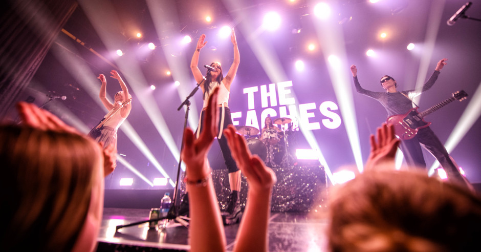 Festivalinfo review: The Beaches - 04/02 - Melkweg