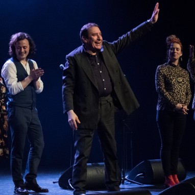 review: Jools Holland - 04/03 - De Oosterpoort Jools Holland