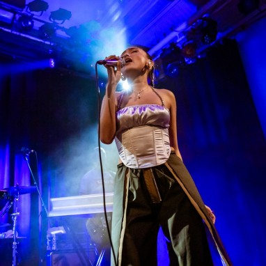 review: Joy Crookes - 20/11 - Paradiso 