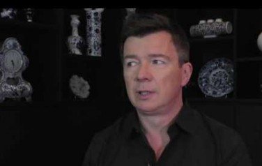 Video: Rick Astley was muziekindustrie zat