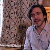 Video: Jack Savoretti accepteert rol als entertainer