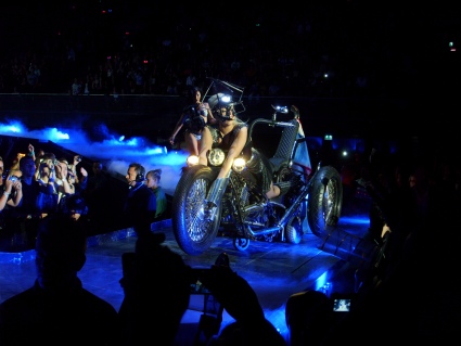 Lady Gaga Ziggo Dome gebruiker foto - Opening Highway Unicorn 