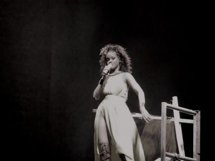 Rihanna - The Loud Tour Gelredome gebruiker foto - P1010759