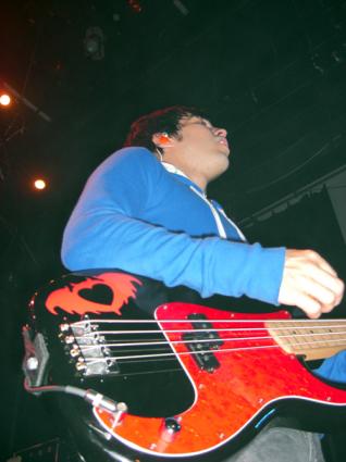 Fall Out Boy Melkweg gebruiker foto - Joe Trohman @Melkweg. 26-10-2008