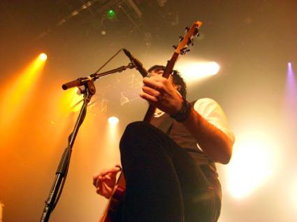 Fall Out Boy Melkweg gebruiker foto - Joe Trohman @Melkweg. 26-10-2008