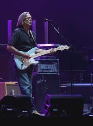 Eric Clapton / Steve Winwood Gelredome gebruiker foto - Eric Clapton in het Gelredome