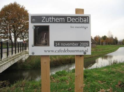 Zuthem Decibal 2009 gebruiker foto - Poor Decisions on Stage