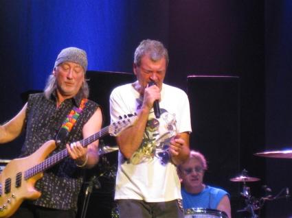 Deep Purple Heineken Music Hall gebruiker foto - Roger Glover,Ian Gillan & Steve Morse (2)
