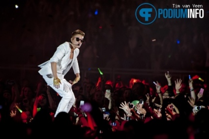 Justin Bieber Gelredome gebruiker foto - Justin flying